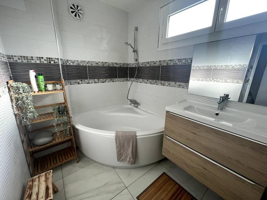 Hana Home Mantes-La-Jolie 6 Personnes Parking Public Gratuit Business&Family Екстериор снимка