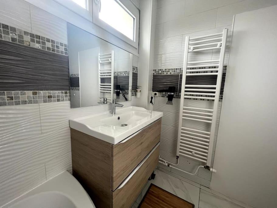 Hana Home Mantes-La-Jolie 6 Personnes Parking Public Gratuit Business&Family Екстериор снимка